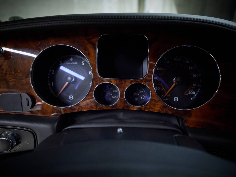 Image 77/100 of Bentley Continental Flying Spur (2008)