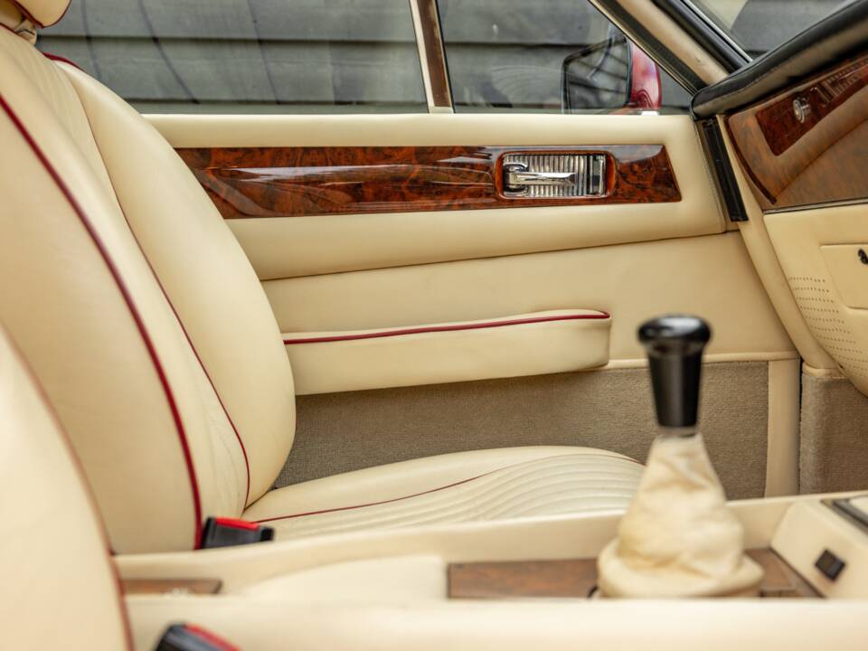 Image 27/75 de Aston Martin V8 Vantage (1985)