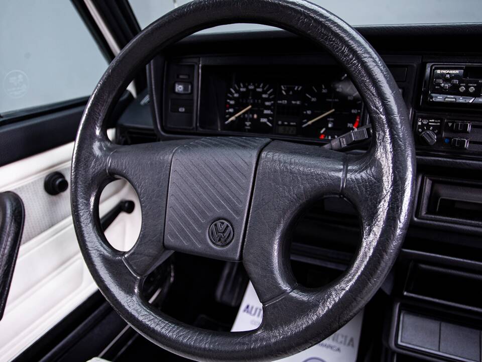 Image 26/37 of Volkswagen Golf Mk I Convertible 1.8 (1990)
