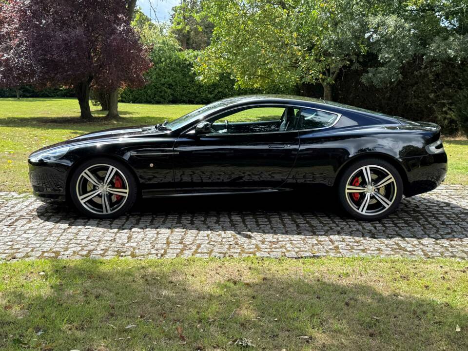 Image 13/30 of Aston Martin DB 9 (2008)