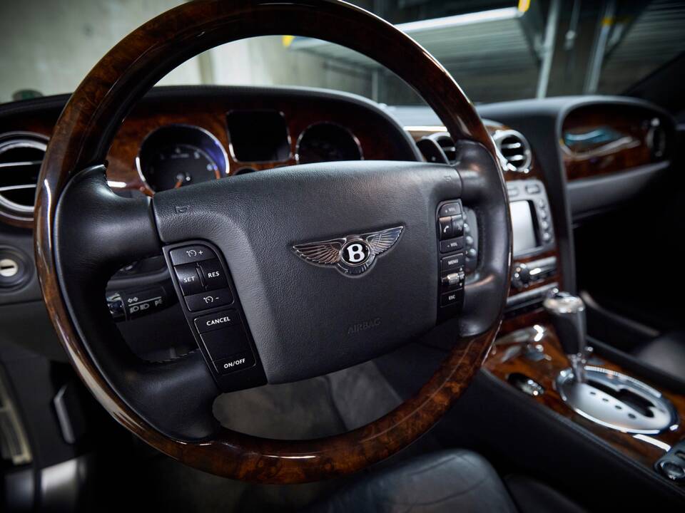 Image 73/100 of Bentley Continental Flying Spur (2008)