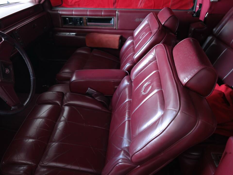 Image 14/23 of Cadillac Convertible de Ville (1986)