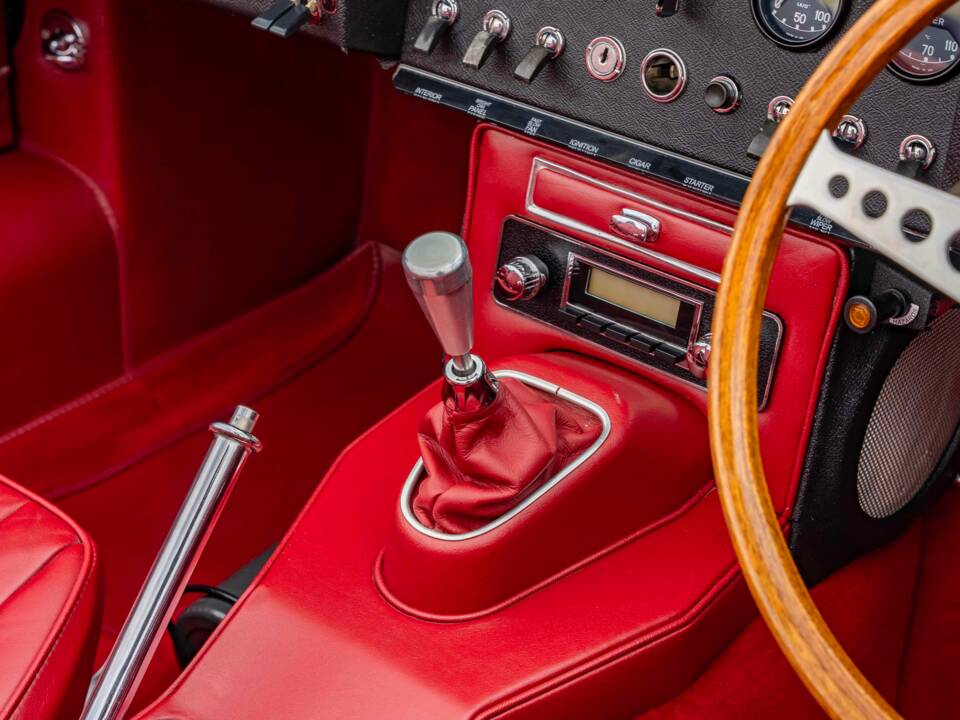 Image 19/27 of Jaguar Type E 4.2 (1965)