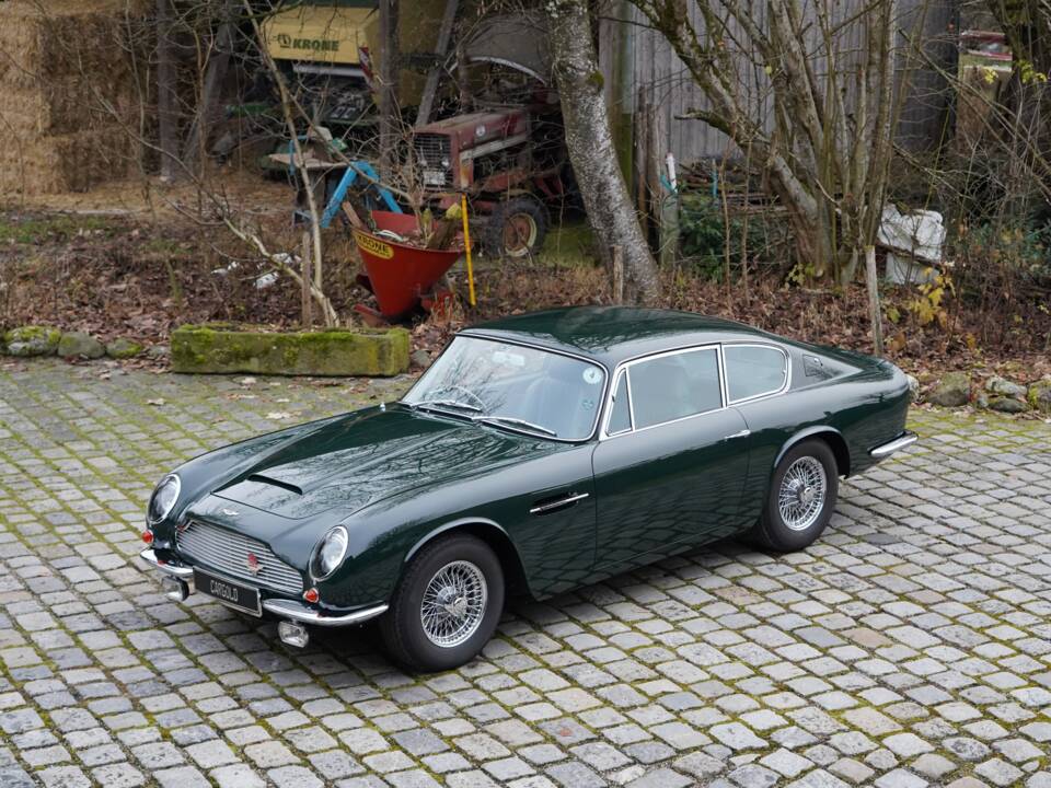 Image 15/22 de Aston Martin DB 6 Mk II (1970)