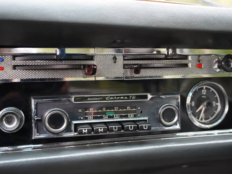Image 8/12 of Mercedes-Benz 230 SL (1964)