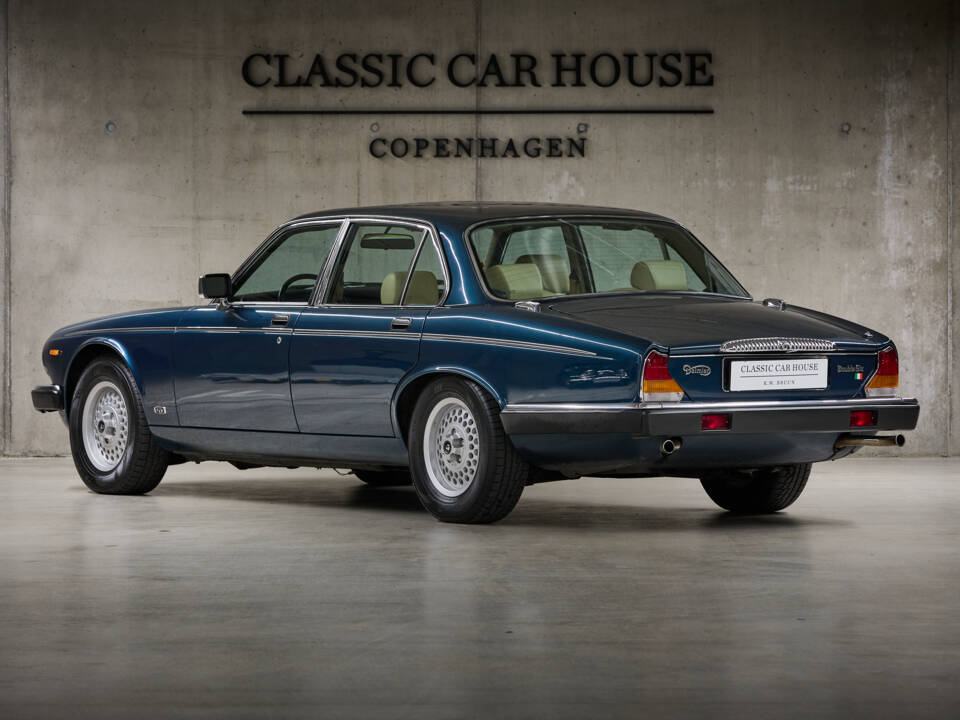 Afbeelding 2/99 van Daimler Double Six (1993)