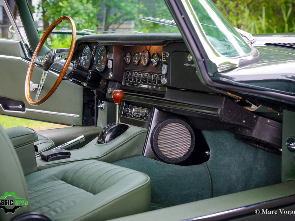 Afbeelding 40/61 van Jaguar E-Type (2+2) (1969)