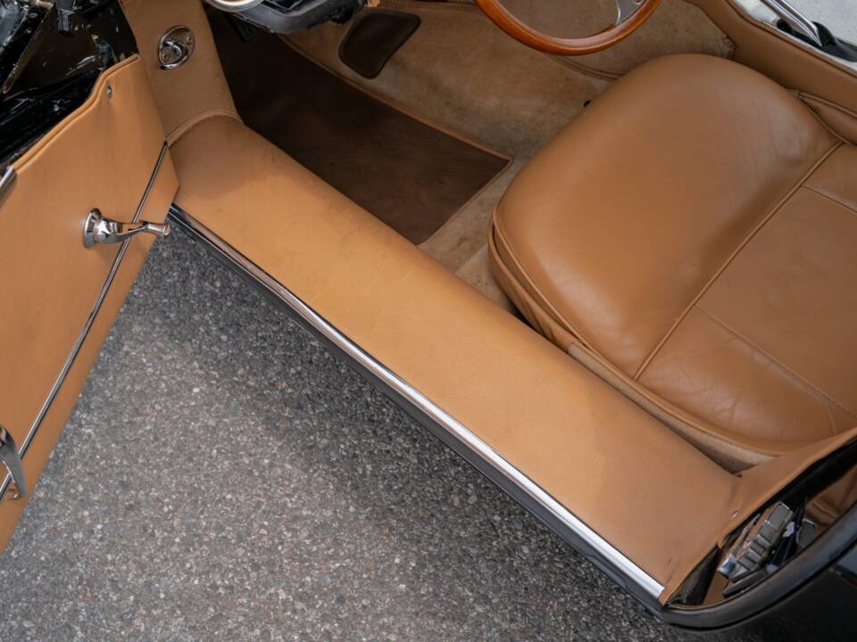Immagine 19/38 di Jaguar E-Type 3.8 (1962)