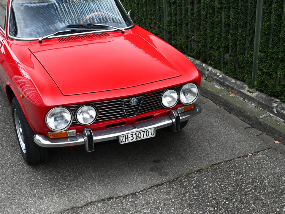 Image 19/36 of Alfa Romeo 2000 GT Veloce (1972)