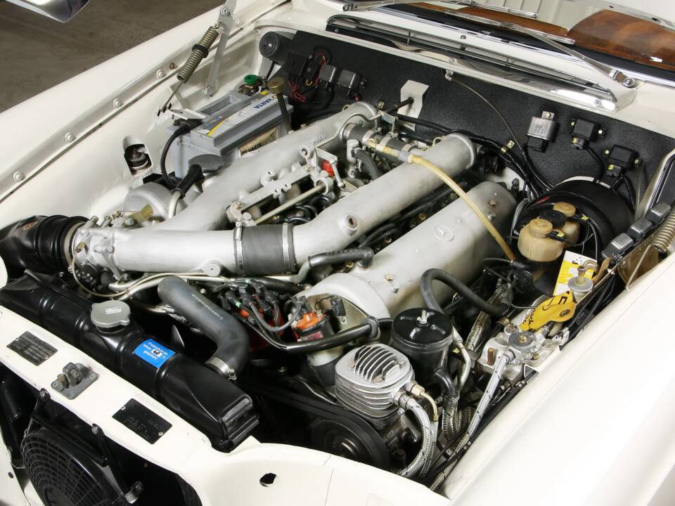 Image 26/27 of Mercedes-Benz 300 SE (1967)