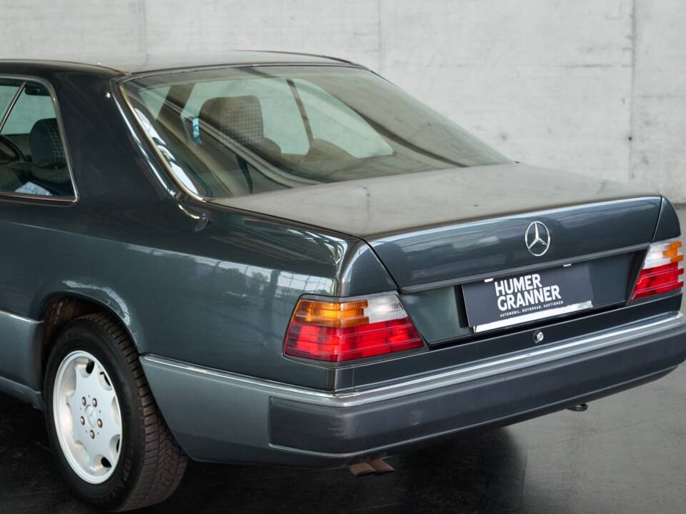 Bild 11/50 von Mercedes-Benz 300 CE (1991)
