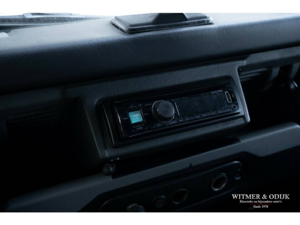 Image 15/27 of Land Rover Defender 90 (1996)