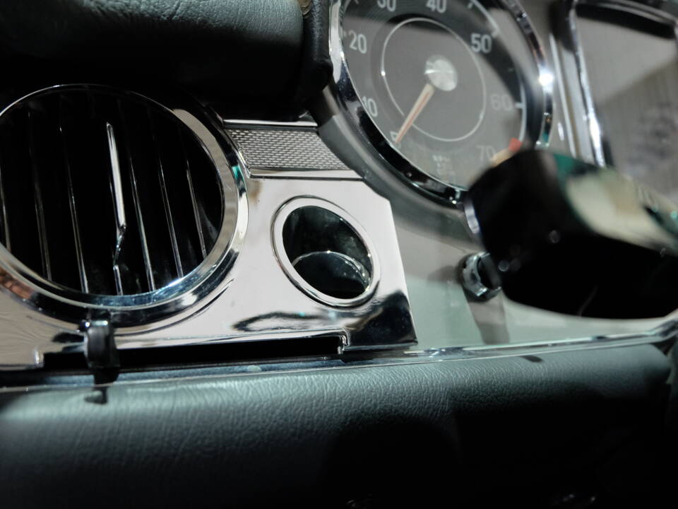 Image 23/35 of Mercedes-Benz 230 SL (1964)