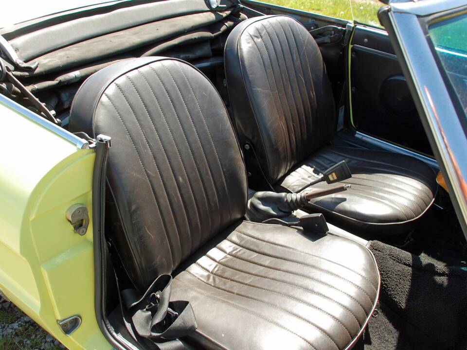 Image 11/24 of Alfa Romeo 1600 Spider (1976)