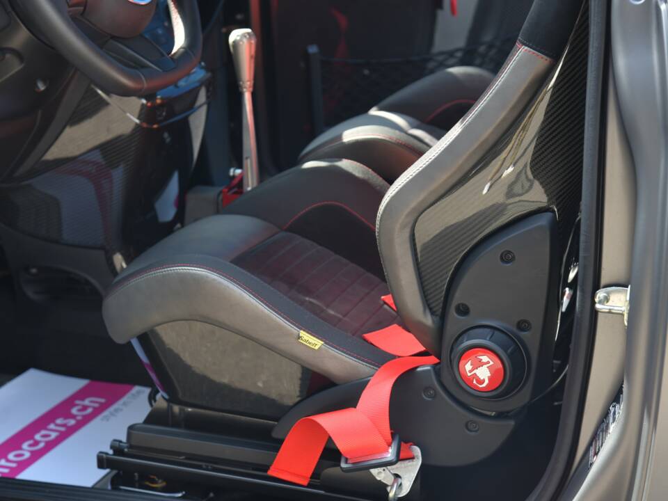 Image 20/21 of Abarth 695 Biposto (2016)