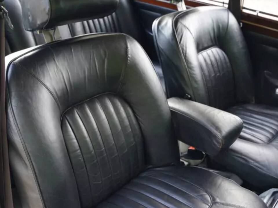 Image 20/37 of Rover 3.5 Litre Coupe (1970)
