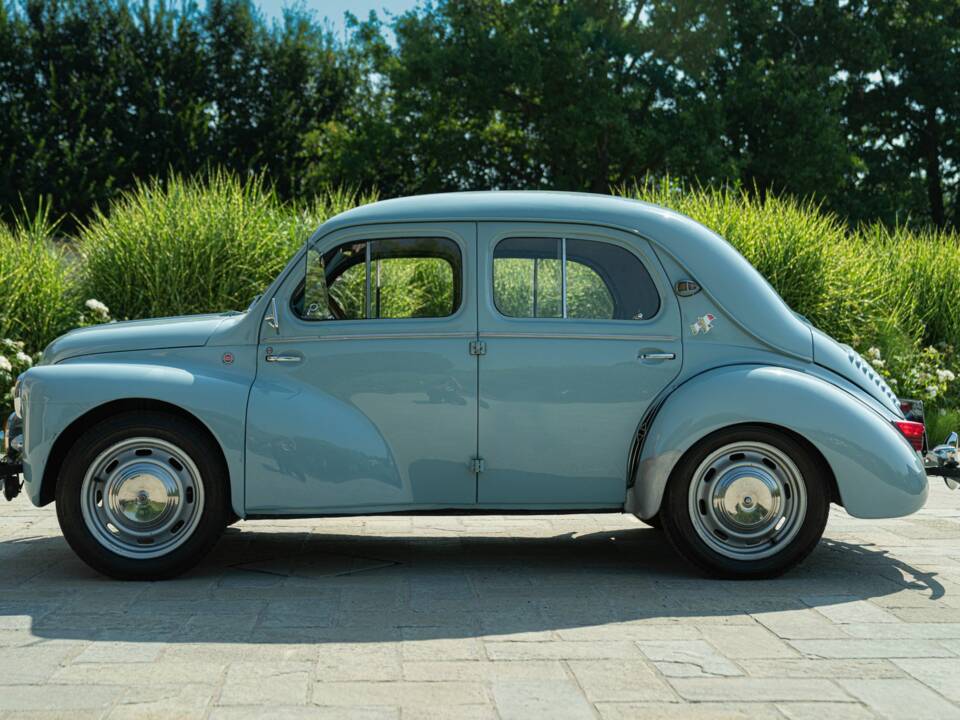 Image 13/50 of Renault 4 CV (1957)