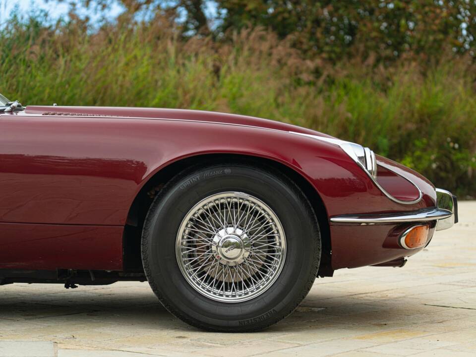 Imagen 36/50 de Jaguar E-Type V12 (2+2) (1972)