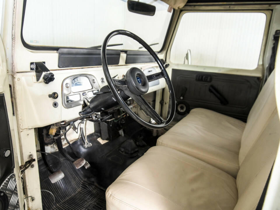 Image 11/50 of Toyota Land Cruiser BJ 43 (1977)