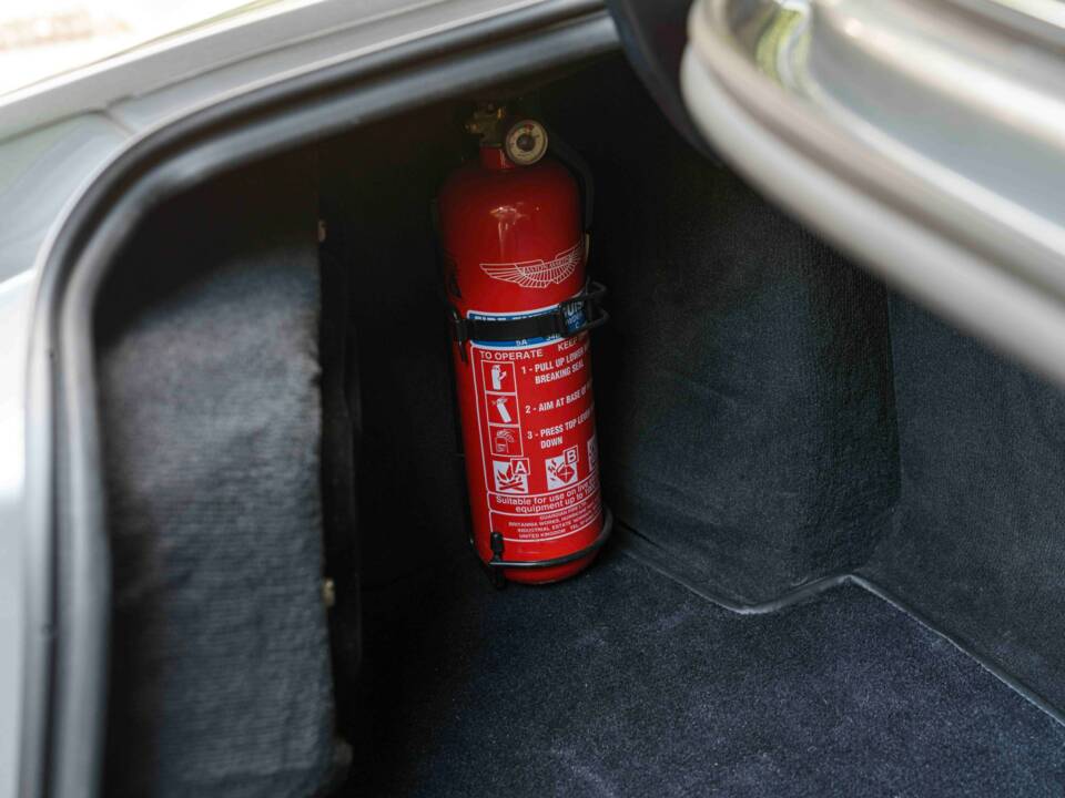 Bild 25/26 von Aston Martin V12 Vanquish (2003)