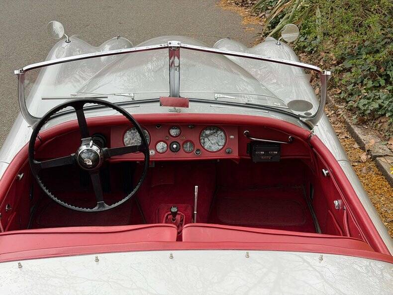 Image 28/50 of Jaguar XK 120 OTS (1953)