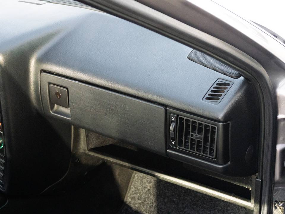 Bild 39/45 von Volkswagen Corrado G60 1.8 (1990)