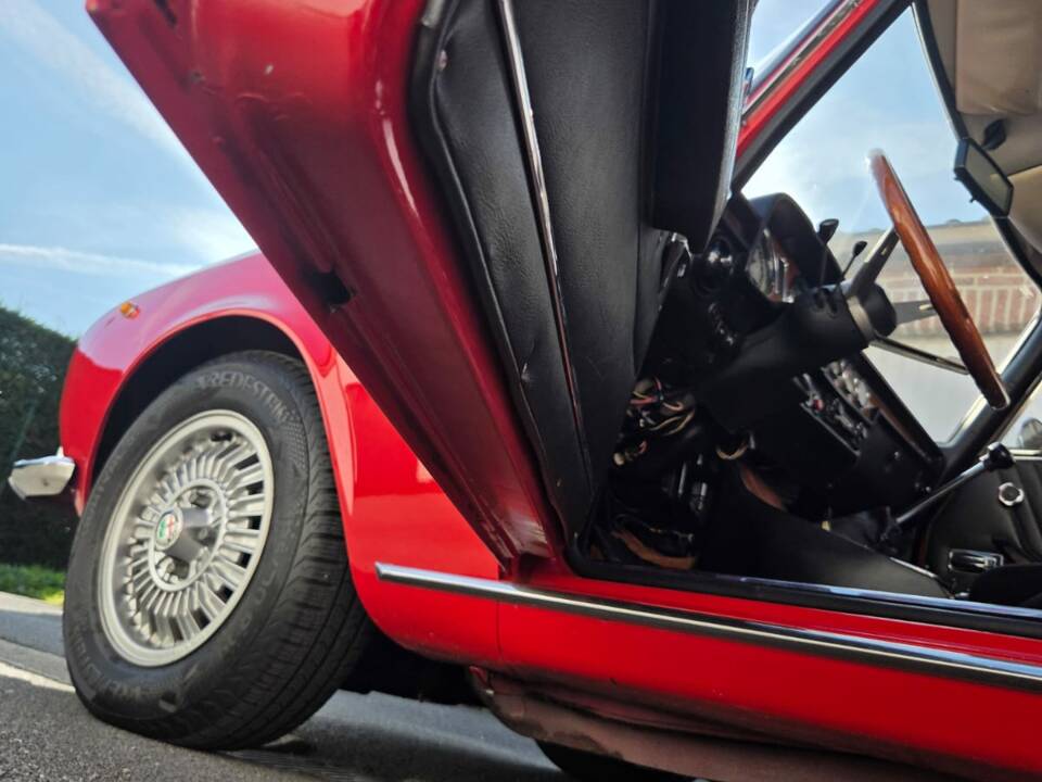 Image 46/50 of Alfa Romeo 2000 Berlina (1973)