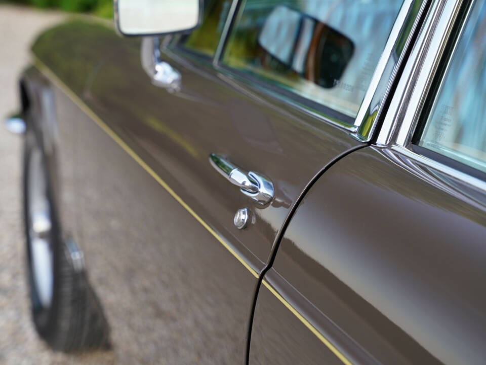 Bild 39/50 von Jaguar XJ 6 L 4.2 (1975)