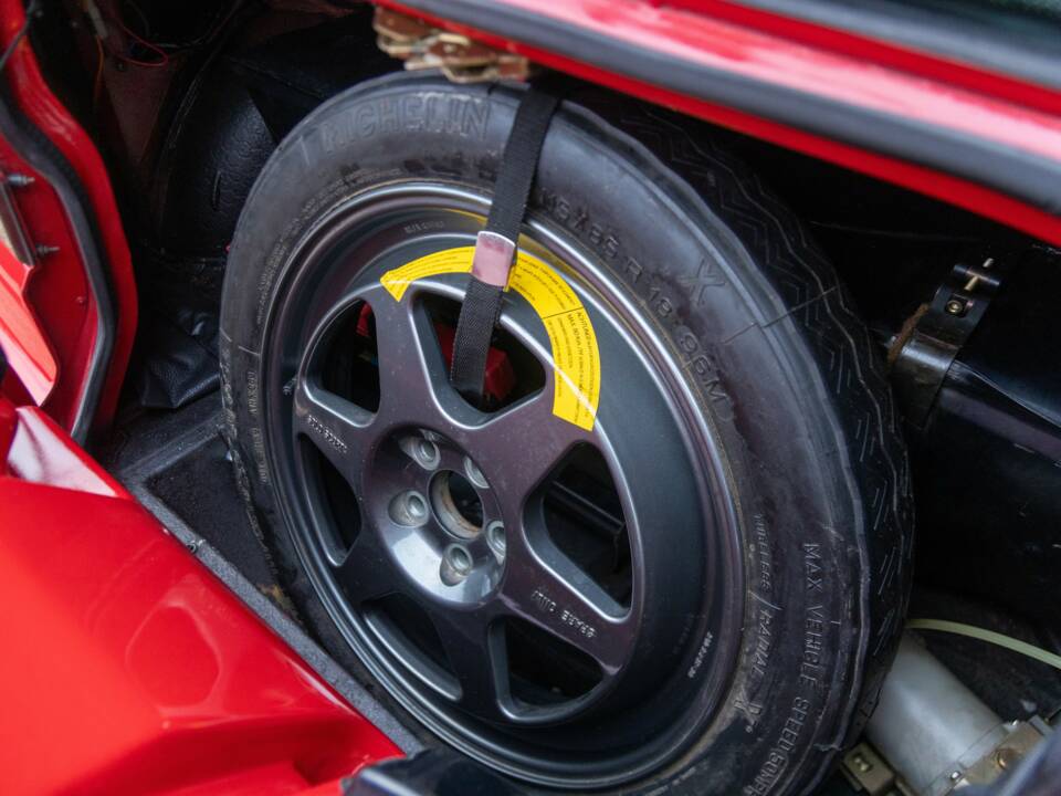 Image 26/50 de Alfa Romeo SZ (1991)