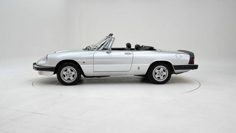 Imagen 8/15 de Alfa Romeo 2000 Spider (1984)
