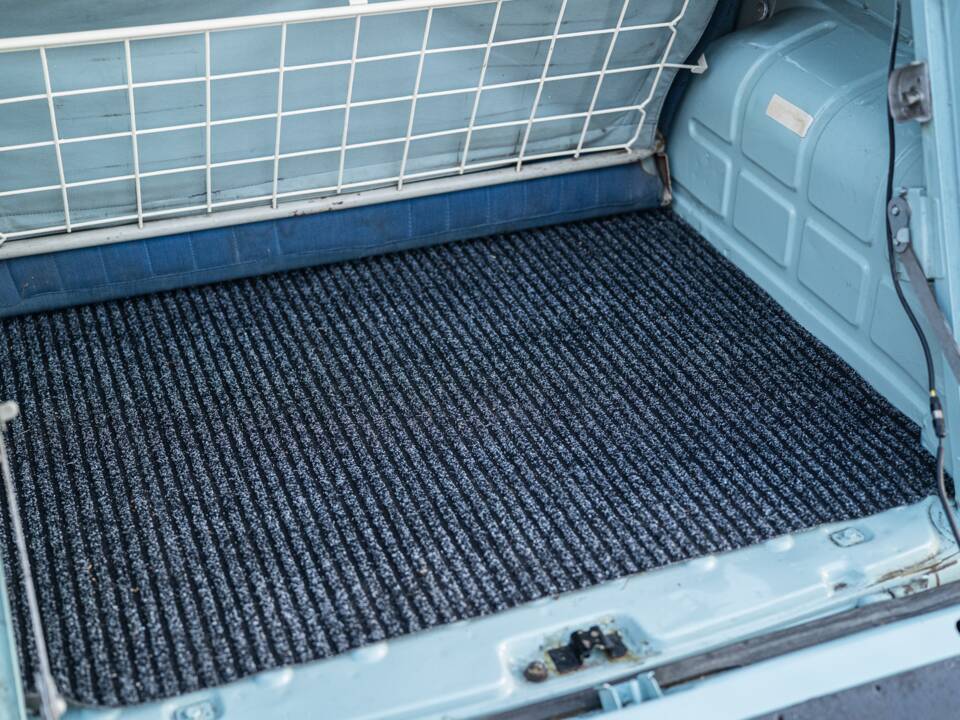 Image 21/66 of Renault R 4 Super (1962)