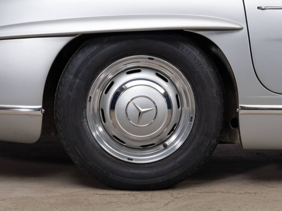 Image 14/47 of Mercedes-Benz 300 SL Roadster (1963)