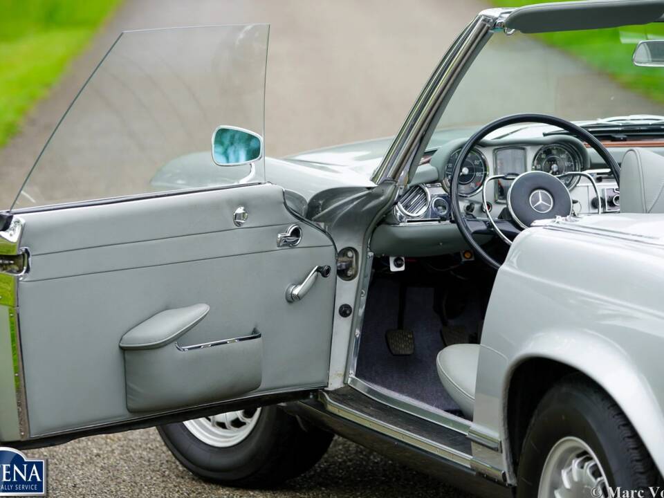 Image 20/49 of Mercedes-Benz 230 SL (1964)