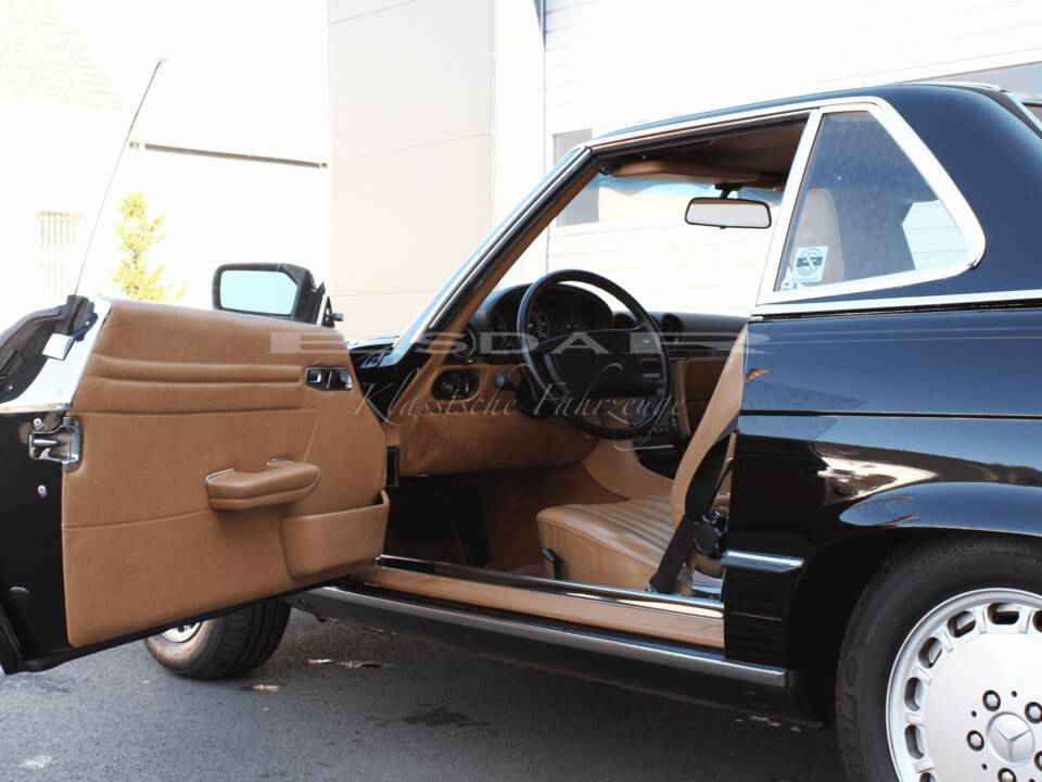 Image 16/23 of Mercedes-Benz 560 SL (1989)