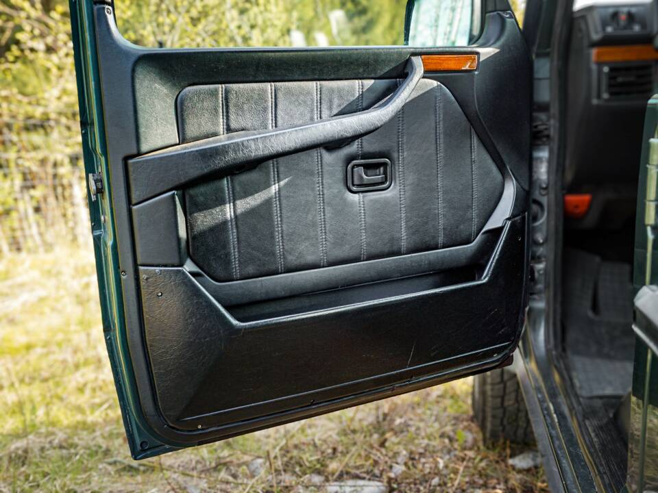 Bild 31/45 von Mercedes-Benz 300 GE (lang) (1991)