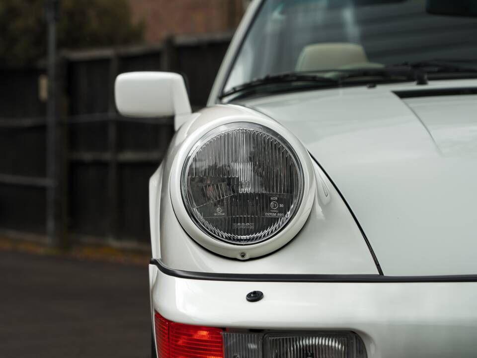 Bild 42/48 von Porsche 911 Carrera 2 (1990)