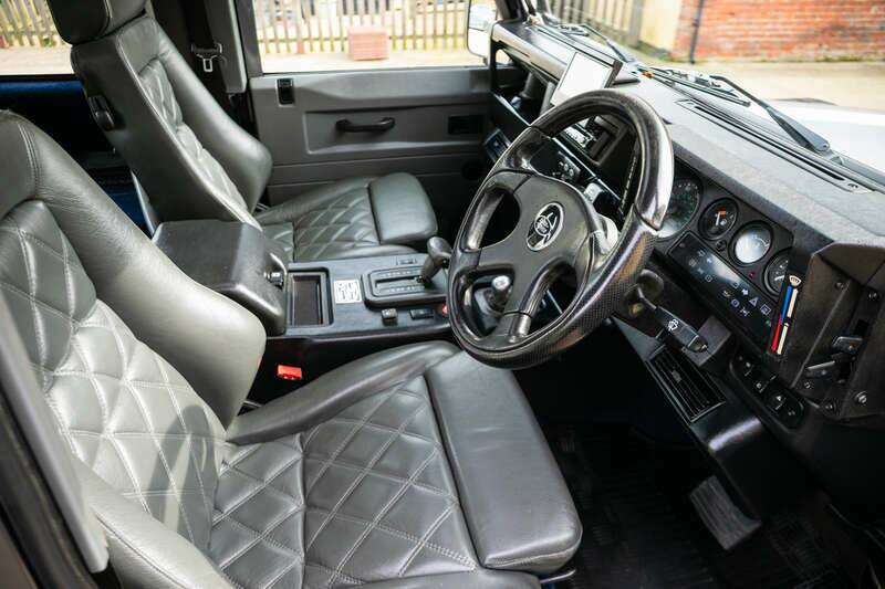 Image 2/50 of Land Rover Defender 90 "50th Anniversary" (1998)