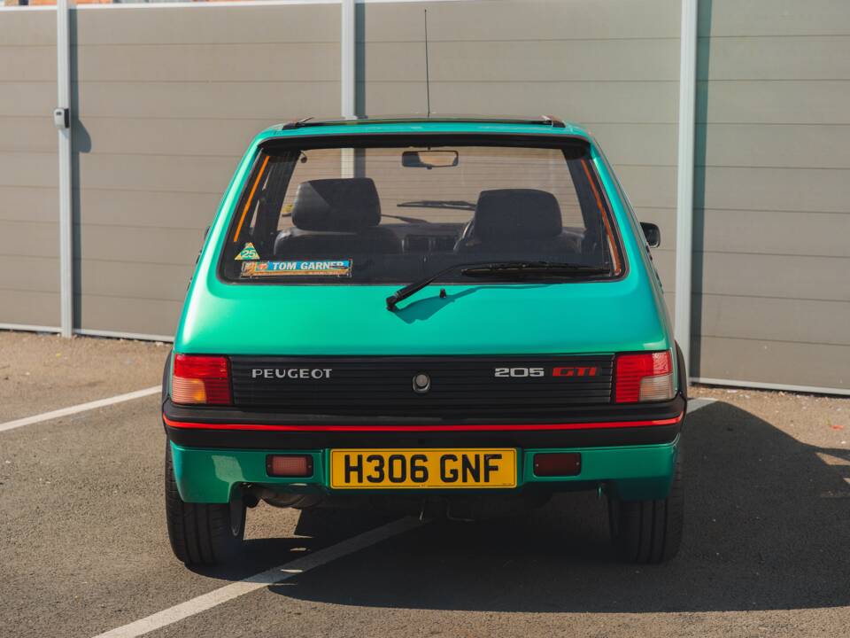 Bild 37/50 von Peugeot 205 GTi 1.9 (1991)