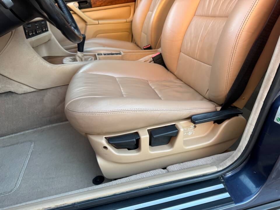 Immagine 10/99 di BMW 735i (1988)