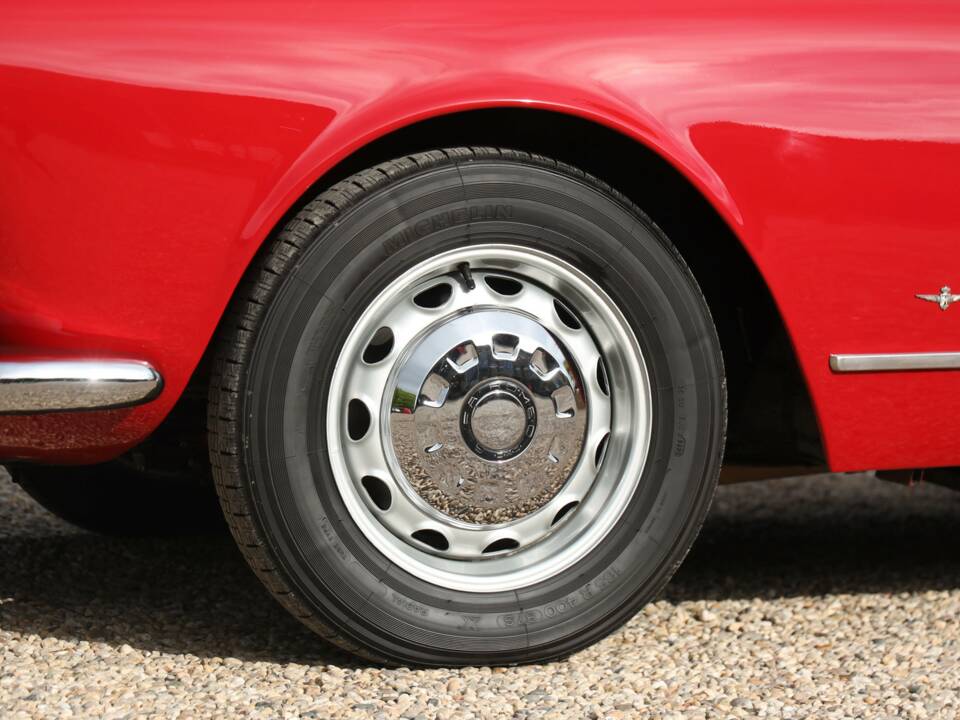Image 31/50 of Alfa Romeo 2600 Spider (1962)
