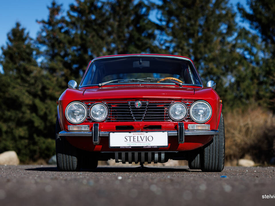 Image 18/43 of Alfa Romeo 2000 GT Veloce (1972)