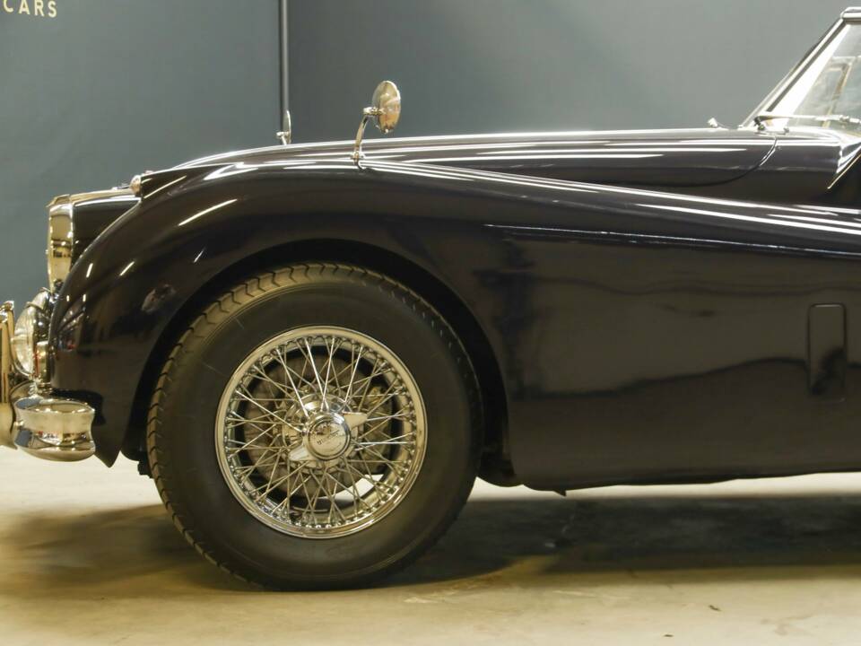 Image 16/50 of Jaguar XK 140 DHC (1955)