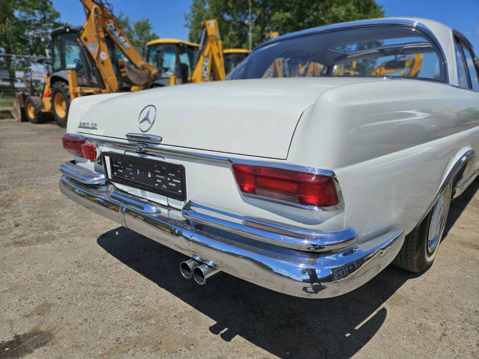 Image 6/8 of Mercedes-Benz 250 SE (1965)