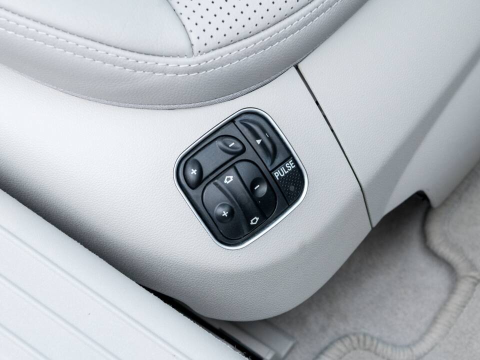 Image 28/42 of Mercedes-Benz SL 65 AMG (2006)