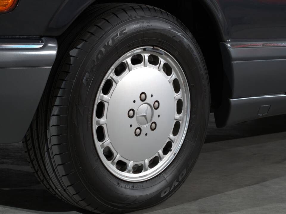 Image 16/52 of Mercedes-Benz 560 SEL (1988)