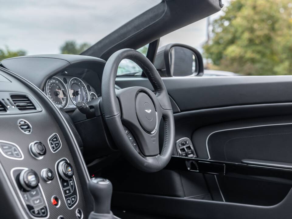 Bild 67/84 von Aston Martin V12 Vantage AMR Roadster (2018)