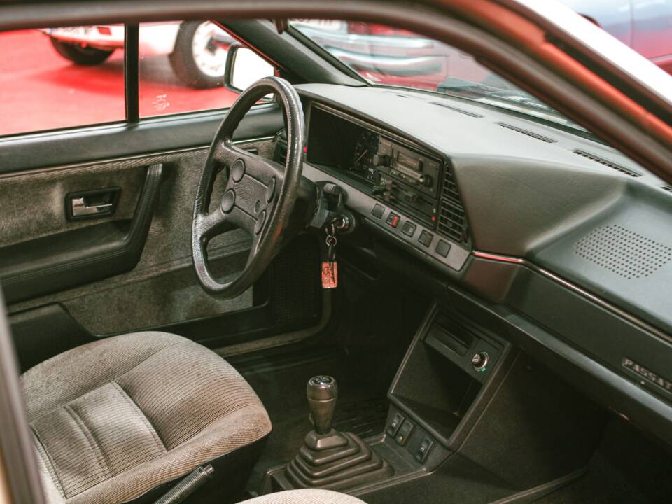 Afbeelding 16/37 van Volkswagen Passat 2.0 (1987)