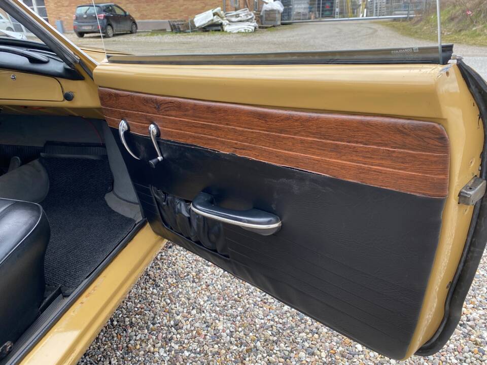 Image 37/42 de Volkswagen Karmann Ghia 1600 (1970)