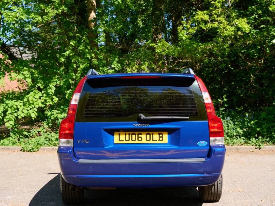Image 29/50 of Volvo V 70 2.4 (2006)