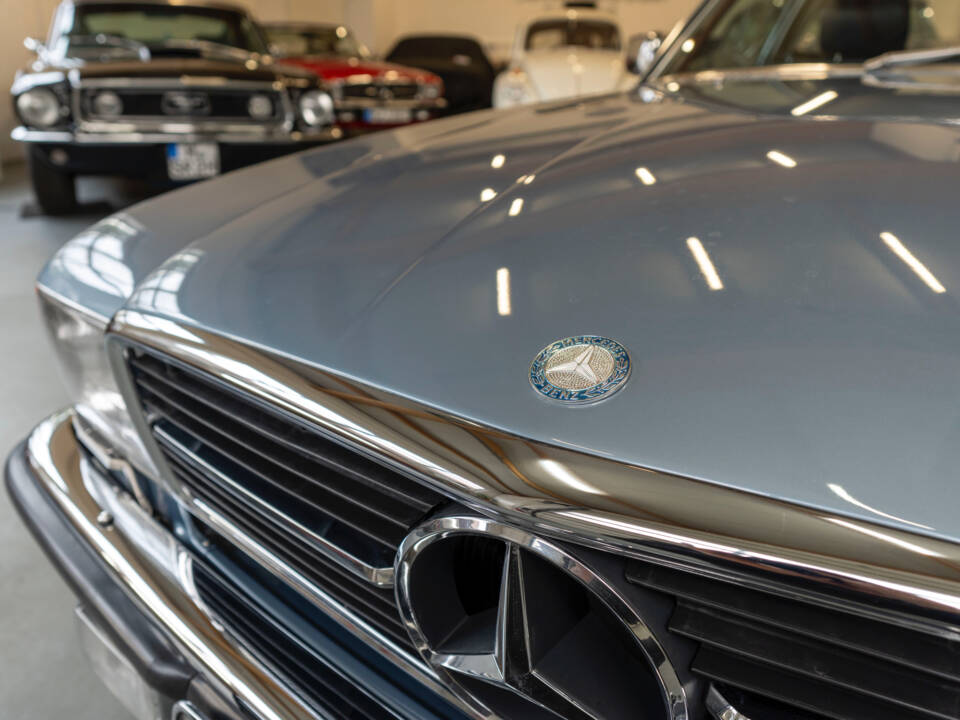 Immagine 7/33 di Mercedes-Benz 500 SL (1985)